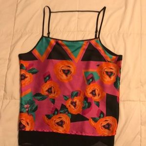 This flirty top can be dressed up or down. It will not disappoint. Super comfy♥️